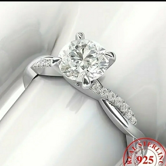 Woman's cubic Zirconia sterling silver stamped 925 - Picture 9 of 10